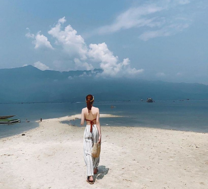 Góc chụp check-in lãng mạn tại Đầm Lập An