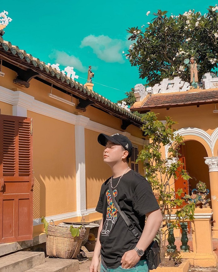 Toàn cảnh kiến trúc cổ kính của Đình Bình Thủy Cần Thơ