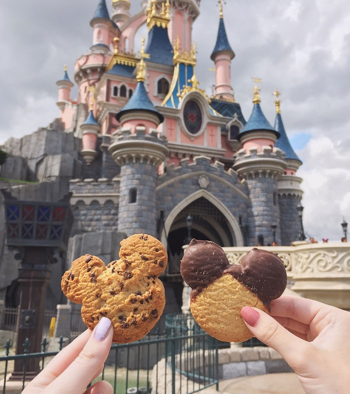 Disneyland Có Ở Những Nước Nào? Khám Phá 6 "Xứ Sở Hạnh Phúc" Trên Toàn Cầu 7 Thưởng thức các món ăn và đồ uống đặc trưng theo chủ đề Disney.