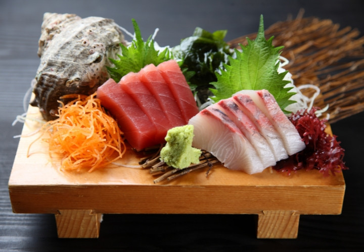 Sashimi được chế biến từ 100% hải sản tươi sống, đậm vị béo ngậy, tươi mát