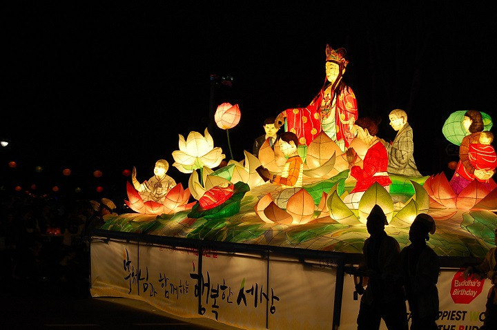 Lễ hội đèn lồng là sự kiện văn hóa đặc sắc và thu hút du khách