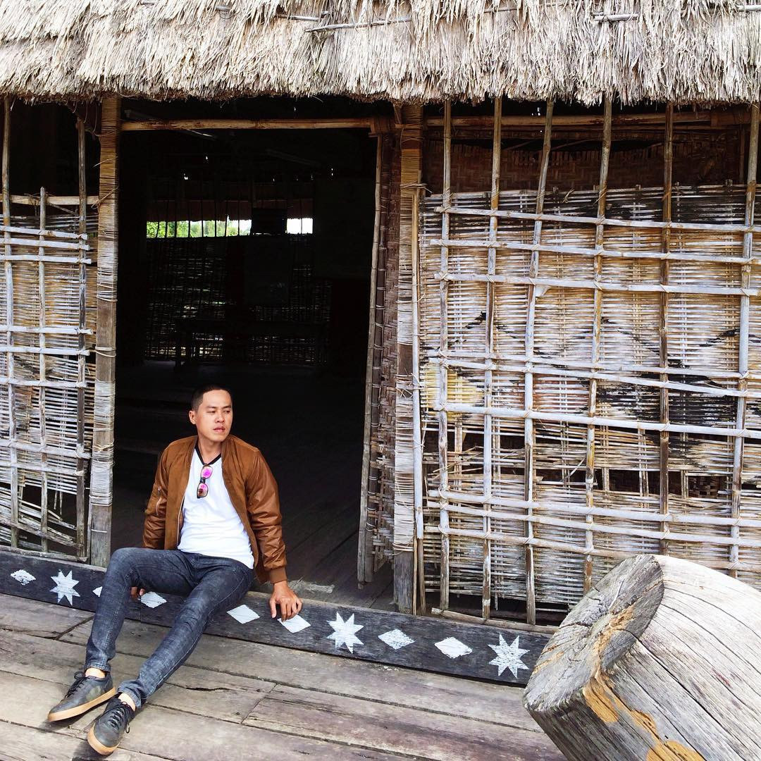 Tọa lạc tại đường Bắc Kạn, phường Thắng Lợi, ngôi nhà nằm cách cây Cầu treo Kon Klor không xa có vị trí rất đắc địa và dễ tìm