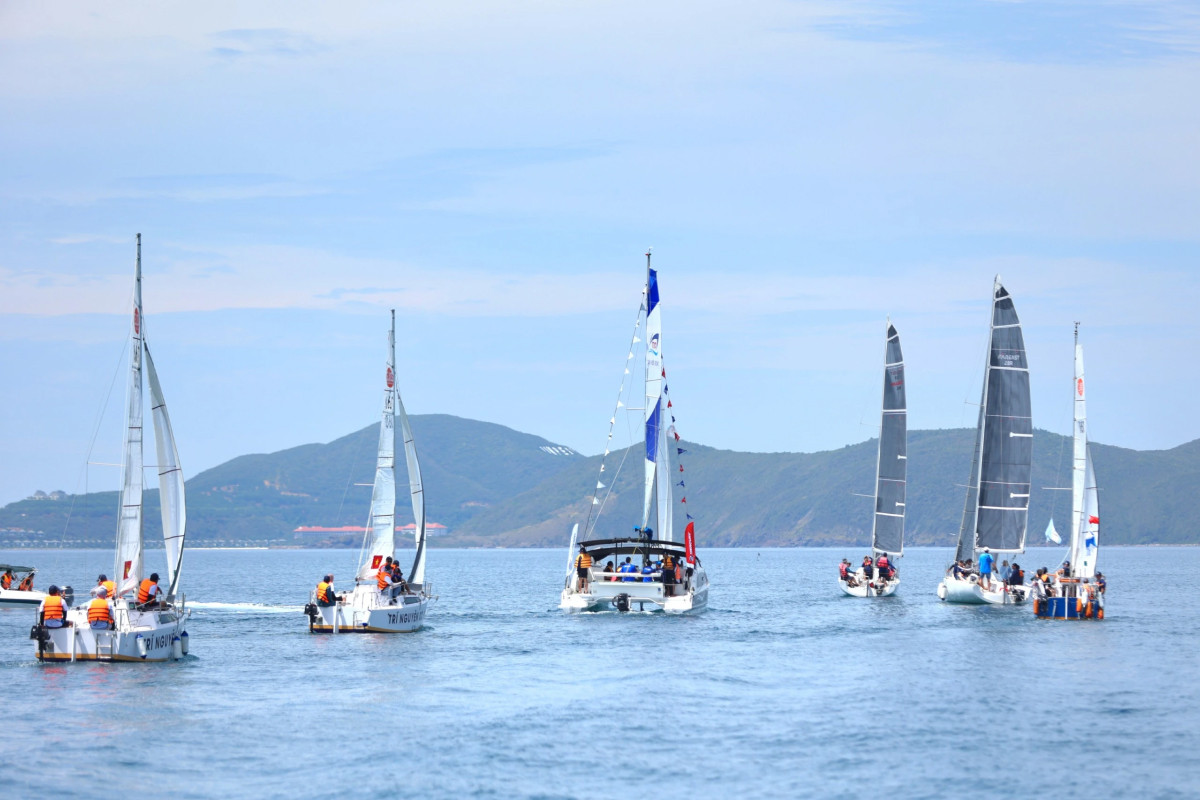 Màn trình diễn thuyền buồm tại Bến du thuyền Ana Marina Nha Trang