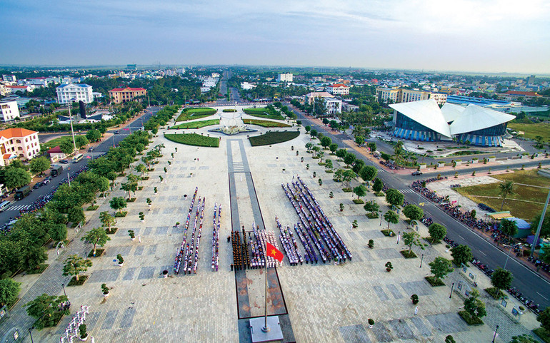 Quảng trường Hùng Vương và Nhà hát Ba Nón Lá - điểm nhấn du lịch Bạc Liêu