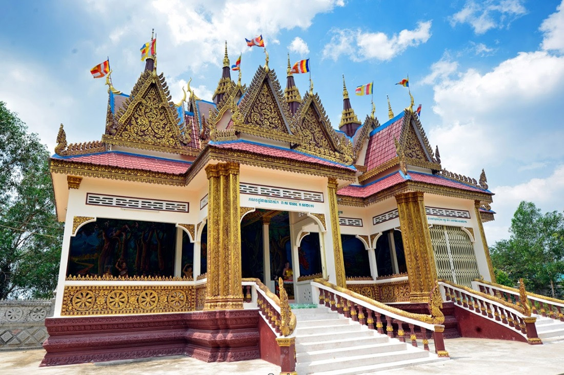 Bí Ẩn Núi Đá Dựng Hà Tiên: Kinh Nghiệm Khám Phá Địa Điểm Huyền Thoại Kiên Giang 8 Chùa Xà Xía là biểu tượng kiến trúc độc đáo của người Khmer Nam bộ