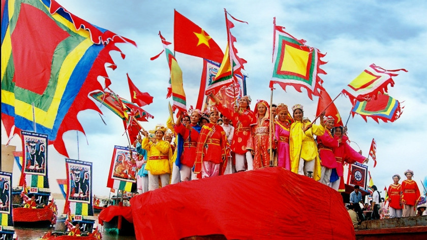 Múa sênh tiền tại Lễ hội Võng La