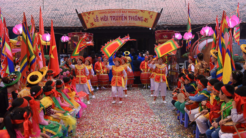 Lễ rước trong Lễ hội làng Bát Tràng