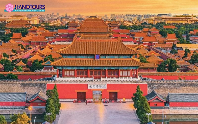 Khuôn viên và kiến trúc mái ngói vàng đặc trưng của Tử Cấm Thành