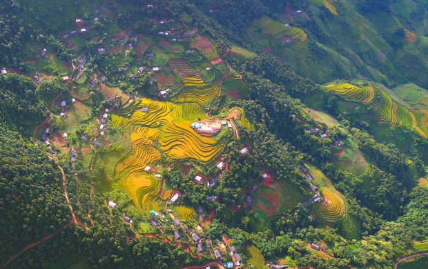 Cảnh đẹp hùng vĩ của những thửa ruộng bậc thang Mù Cang Chải nhìn từ trên cao