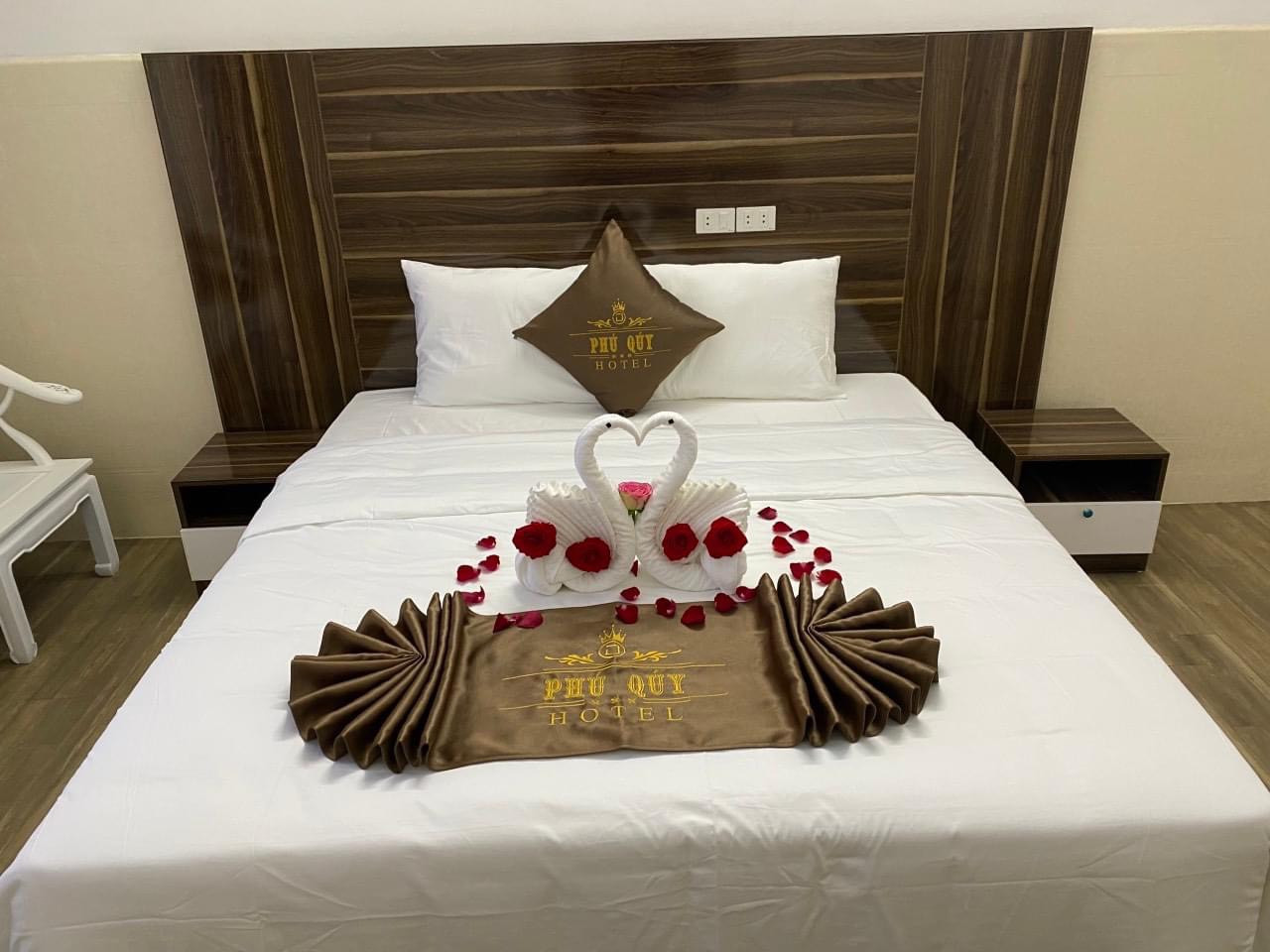 Khám phá Khách sạn Phú Quý Lạng Sơn: Điểm Dừng Chân Lý Tưởng với Mức Giá Hợp Lý 2 Không gian phòng khách sạn Phú Quý Lạng Sơn sạch sẽ và thoáng đãng