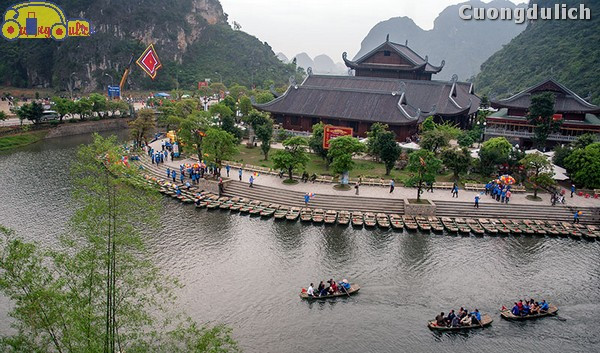 Khu vực nhà chờ và ăn trưa tại bến thuyền Tràng An