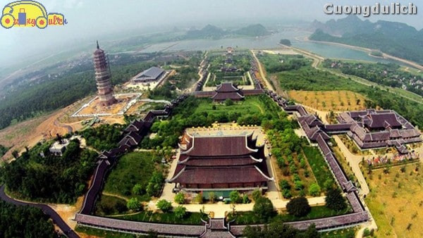 Một góc động Tối với hệ thống đèn chiếu sáng và nhũ đá