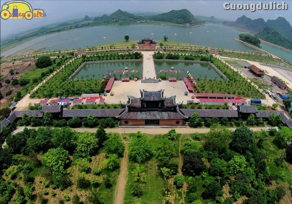 Tượng thờ Thiền Sư Nguyễn Minh Không tại Đền thờ Thánh Nguyễn