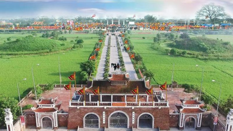 Khuôn viên uy nghi và cổ kính của Đền Trần ở Hưng Hà