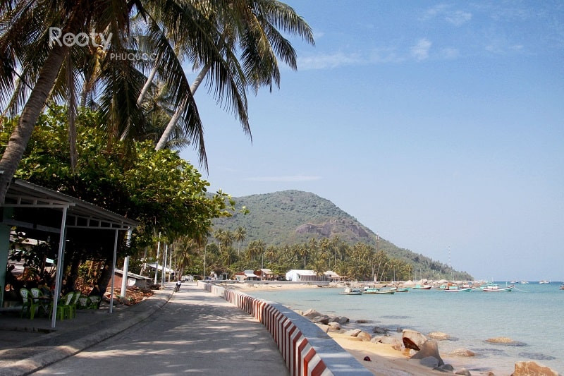 Địa điểm du lịch Hòn Sơn: Viên ngọc ẩn mình của Kiên Giang 9 Bãi Bắc (Bãi Giếng) Hòn Sơn mang vẻ đẹp nguyên sơ, ít người biết đến