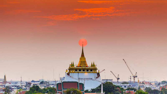 Khung cảnh nhìn từ Chùa Núi Vàng (Wat Saket) sau khi leo 318 bậc thang