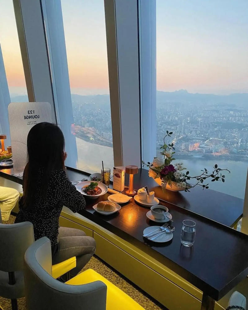 Thiên đường giải trí Lotte World Hàn Quốc: Kinh nghiệm vui chơi toàn diện 11 Thưởng thức ẩm thực tại Lotte World sau một ngày vui chơi