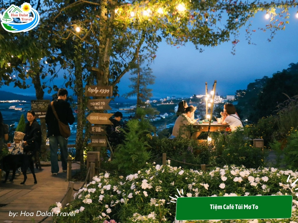 11+ Trải Nghiệm Hấp Dẫn Cho Chuyến Khám Phá "Đà Lạt Về Đêm" Lãng Mạn và Tiết Kiệm 12 Khôg gian lãng mạn và ấm cúng tại Tiệm Café Túi Mơ To vào buổi tối