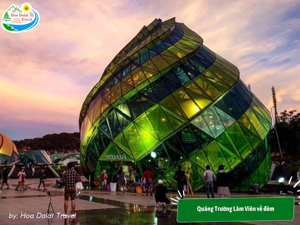 11+ Trải Nghiệm Hấp Dẫn Cho Chuyến Khám Phá "Đà Lạt Về Đêm" Lãng Mạn và Tiết Kiệm 3 Nụ hoa atiso màu xanh khổng lồ đẹp lung linh, huyền ảo