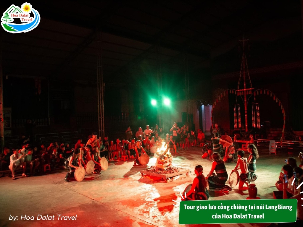 11+ Trải Nghiệm Hấp Dẫn Cho Chuyến Khám Phá "Đà Lạt Về Đêm" Lãng Mạn và Tiết Kiệm 8 Giao lưu cồng chiêng tại núi LangBiang