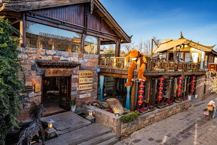 Lệ Giang Cổ Trấn: Vẻ Đẹp Ngàn Năm Làm Say Đắm Lòng Người Giữa Lòng Vân Nam 1 Những kiến trúc cổ kính