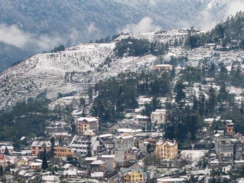 Cảnh quan thành phố Sapa phủ đầy tuyết trắng mùa đông