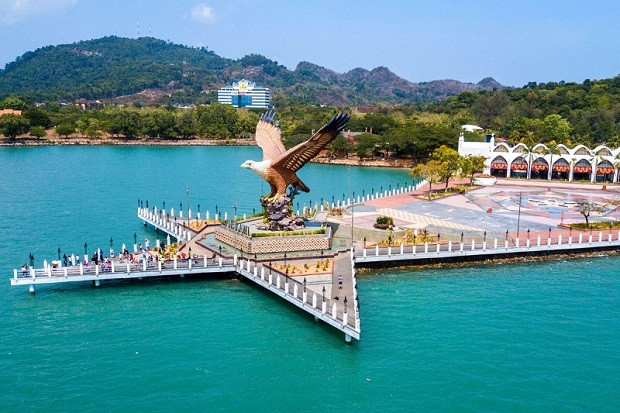 Bức tượng đại bàng khổng lồ tại Dataran Lang - biểu tượng của Langkawi