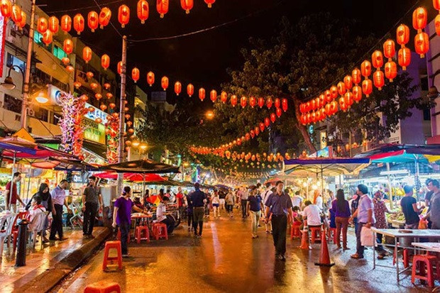 Khu hội chợ nhộn nhịp vào ban đêm tại Bukit Bintang