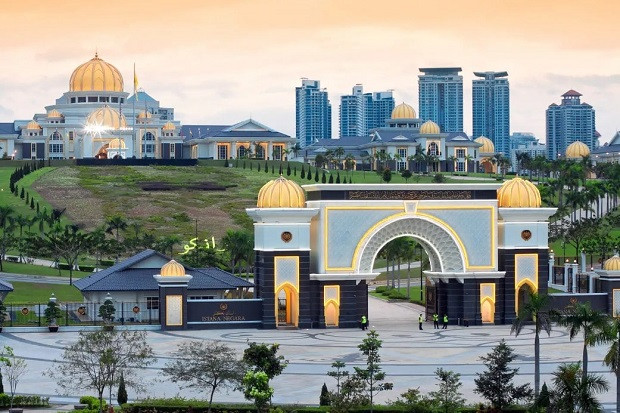 Cung điện Hoàng gia Istana Negara nguy nga, đồ sộ