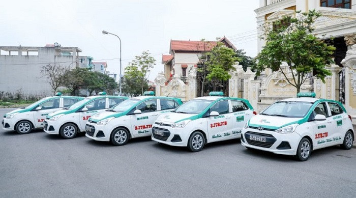 Taxi là phương tiện di chuyển thuận tiện cho du khách đi theo nhóm