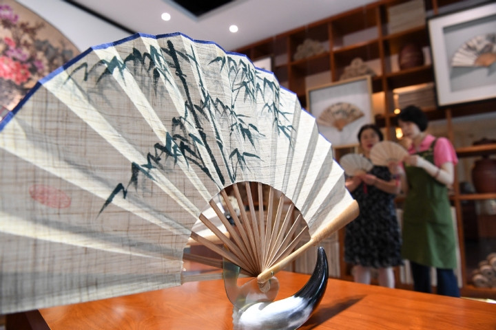 Quạt Rongchang nổi tiếng với lịch sử hơn 450 năm