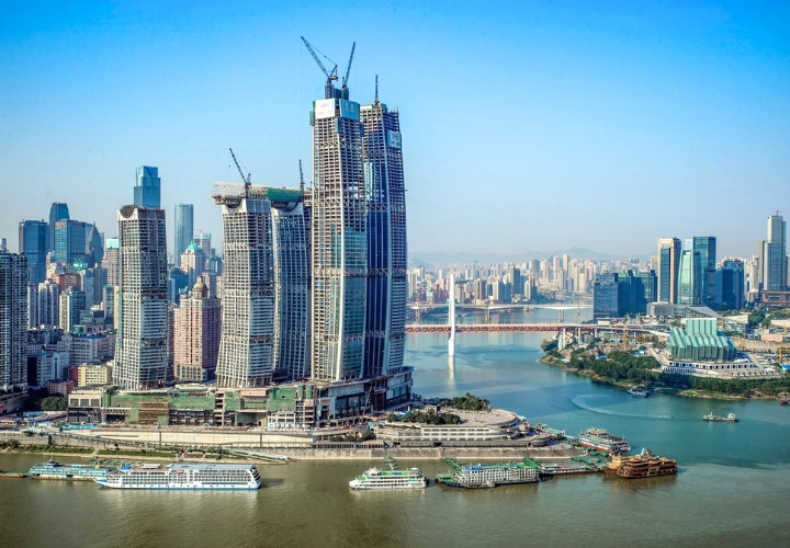 Bến cảng Triều Thiên Môn với hai màu sông giao nhau mà không hòa lẫn