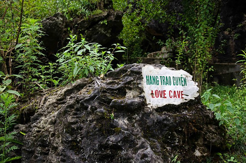Cẩm nang khám phá Núi Hàm Rồng Sapa: Săn mây, ngắm hoa và 7 kinh nghiệm A-Z 8 Hang Trao Duyên nằm ẩn mình trong khu rừng rậm rạp