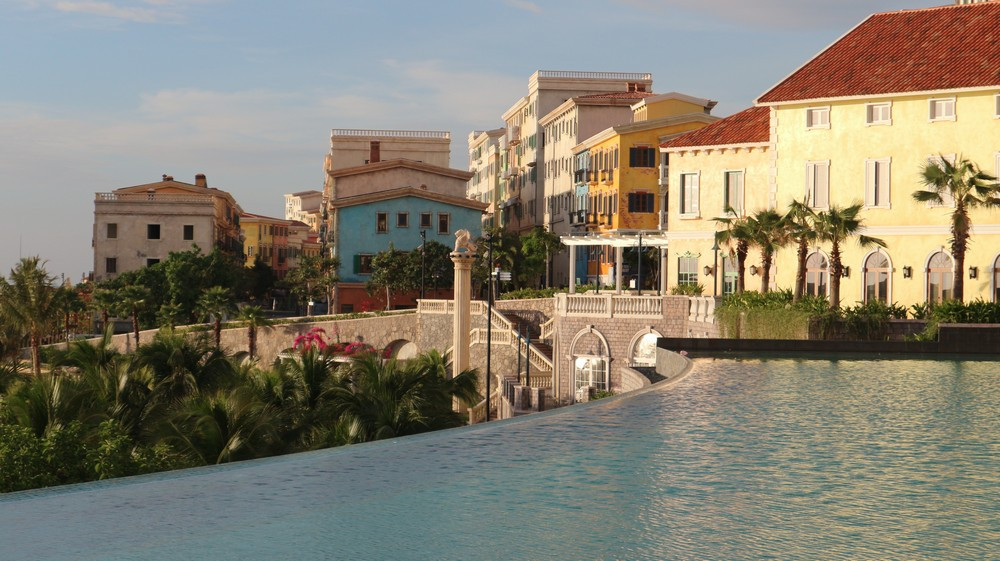 Cáp Treo Hòn Thơm (Phú Quốc): Trải Nghiệm Tuyệt Vời và Cẩm Nang Từ A đến Z 19 Hồ bơi vô cực công cộng với tầm nhìn hướng biển tuyệt đẹp