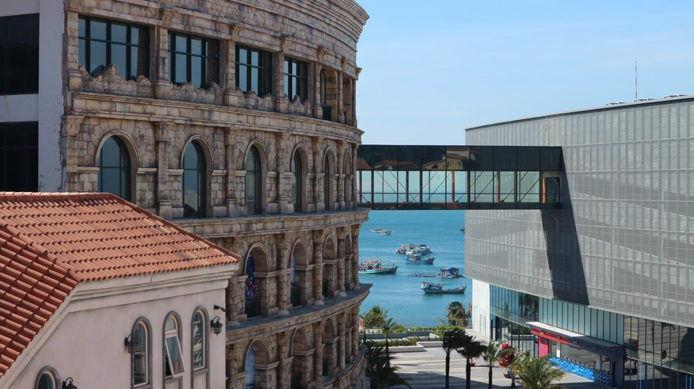 Cáp Treo Hòn Thơm (Phú Quốc): Trải Nghiệm Tuyệt Vời và Cẩm Nang Từ A đến Z 1 Toàn cảnh cáp treo Hòn Thơm vượt biển nối Phú Quốc và Hòn Thơm