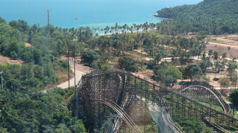 Cáp Treo Hòn Thơm (Phú Quốc): Trải Nghiệm Tuyệt Vời và Cẩm Nang Từ A đến Z 11 Tháp ngắm cảnh 360 độ, mang lại cái nhìn toàn diện về Hòn Thơm