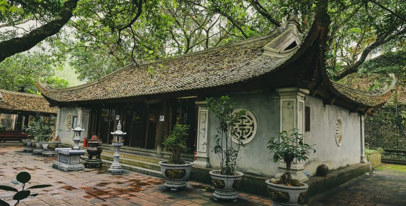 Kinh nghiệm Du lịch Yên Tử: Cẩm Nang Chi Tiết Từ A đến Z Cho Chuyến Hành Hương Trọn Vẹn 8 Chùa Suối Tắm nằm trên thế đất linh thiêng tựa đầu Rùa