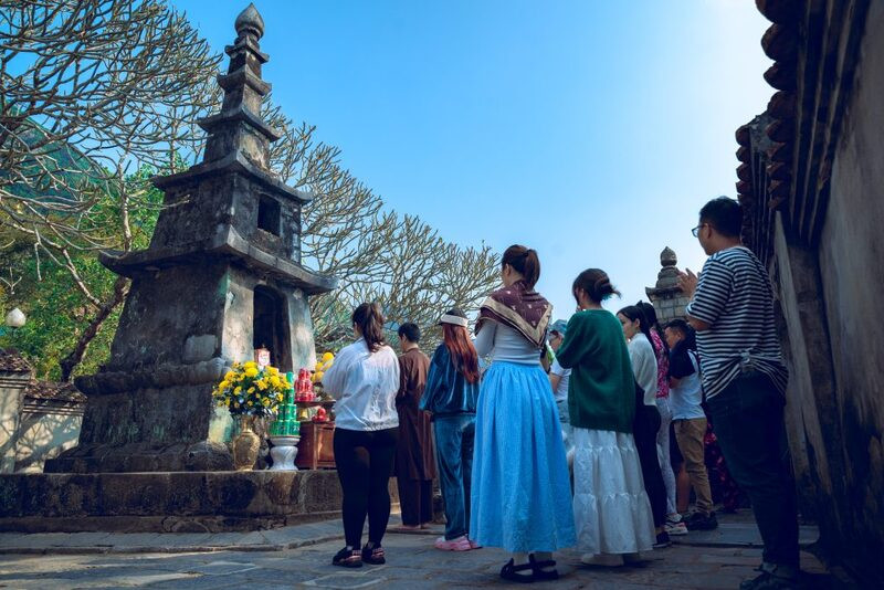Kinh nghiệm Du lịch Yên Tử: Cẩm Nang Chi Tiết Từ A đến Z Cho Chuyến Hành Hương Trọn Vẹn 2 Thời điểm lý tưởng nhất để du lịch Yên Tử là từ tháng 1 đến tháng 3 âm lịch
