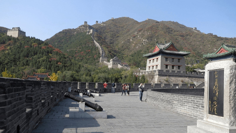 Cư Dung Quan (Juyongguan) với kiến trúc kiên cố nằm trong thung lũng