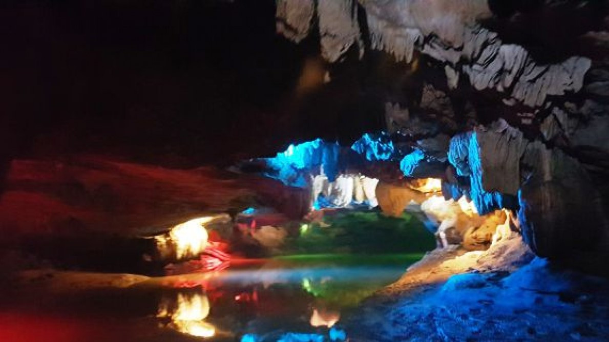 Bên trong Động Thiên Hà với hình thù nhũ đá kỳ ảo