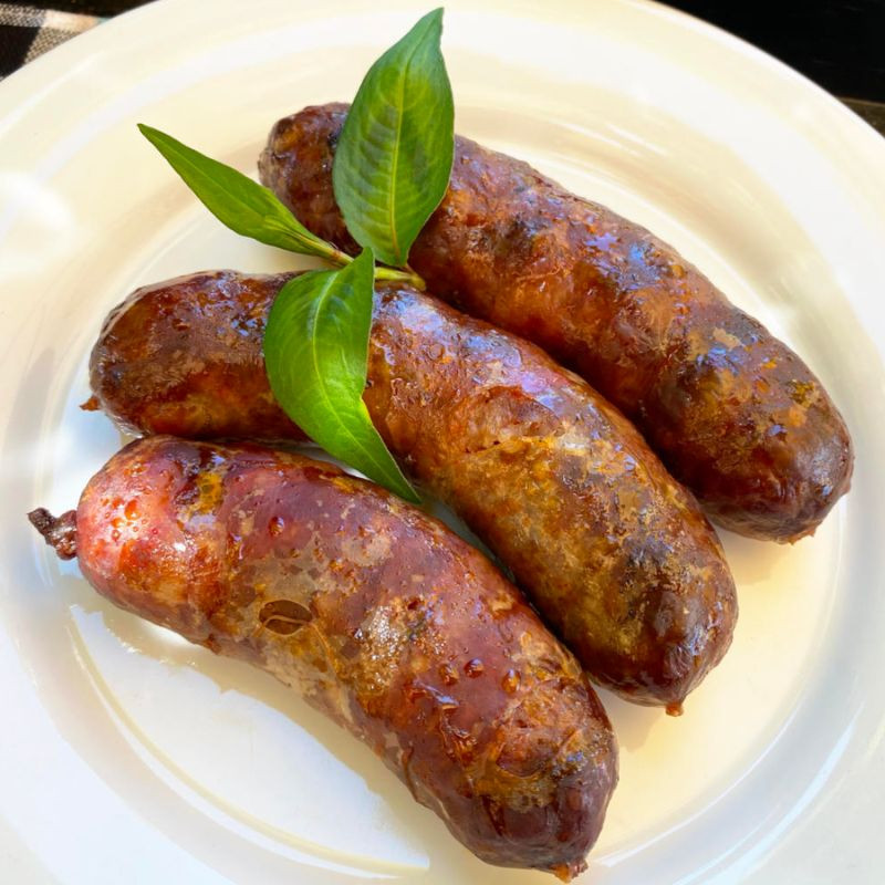 Lạp xưởng Campuchia (heo hoặc bò) làm quà lưu niệm, tỷ lệ nạc mỡ hài hòa