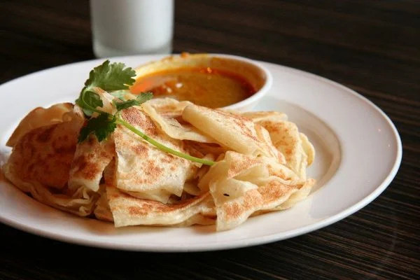 Cẩm Nang Du Lịch Malaysia: Khám Phá 14 Điểm Đến Tuyệt Đẹp & 11 Món Ăn Đặc Sắc 20 Bánh Roti Canai dùng kèm cà ri hoặc sữa đặc