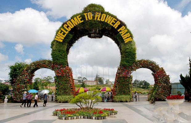 Vườn hoa thành phố Đà Lạt với hàng ngàn loài hoa khoe sắc