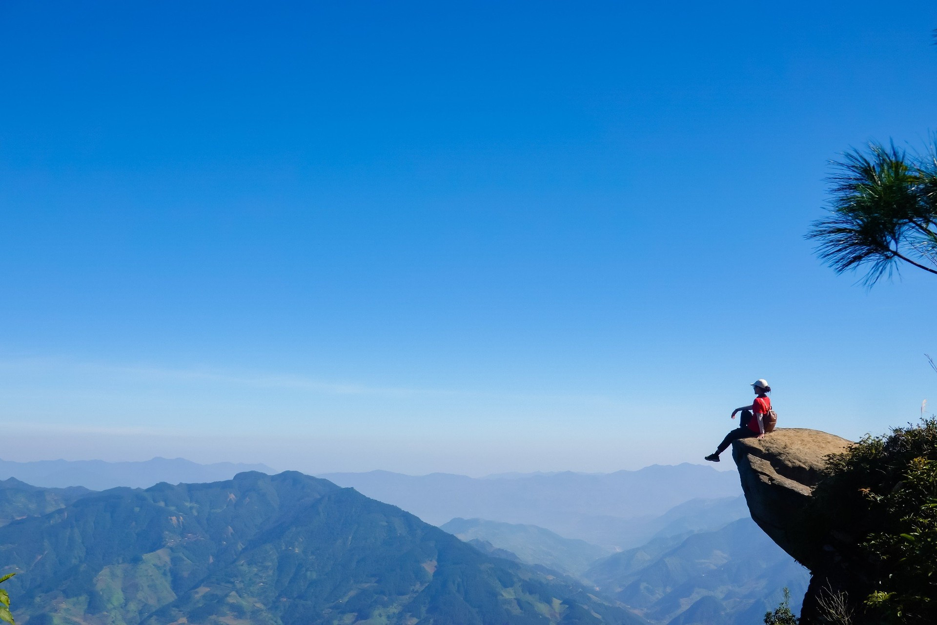 Lịch Trình Trekking Tà Xùa Chi Tiết: Chinh Phục Ngọn Núi Cao Thứ 13 Việt Nam 4 Mỏm đá sống ảo tại Tà Xùa