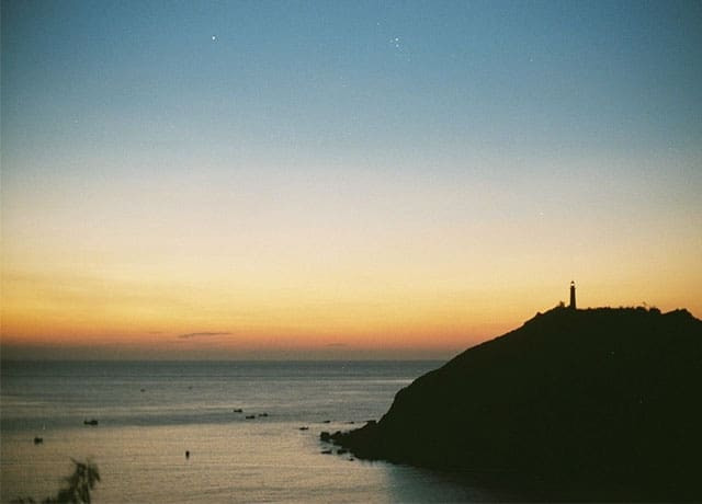 Khoảnh khắc đầu tiên khi bình minh hừng đông