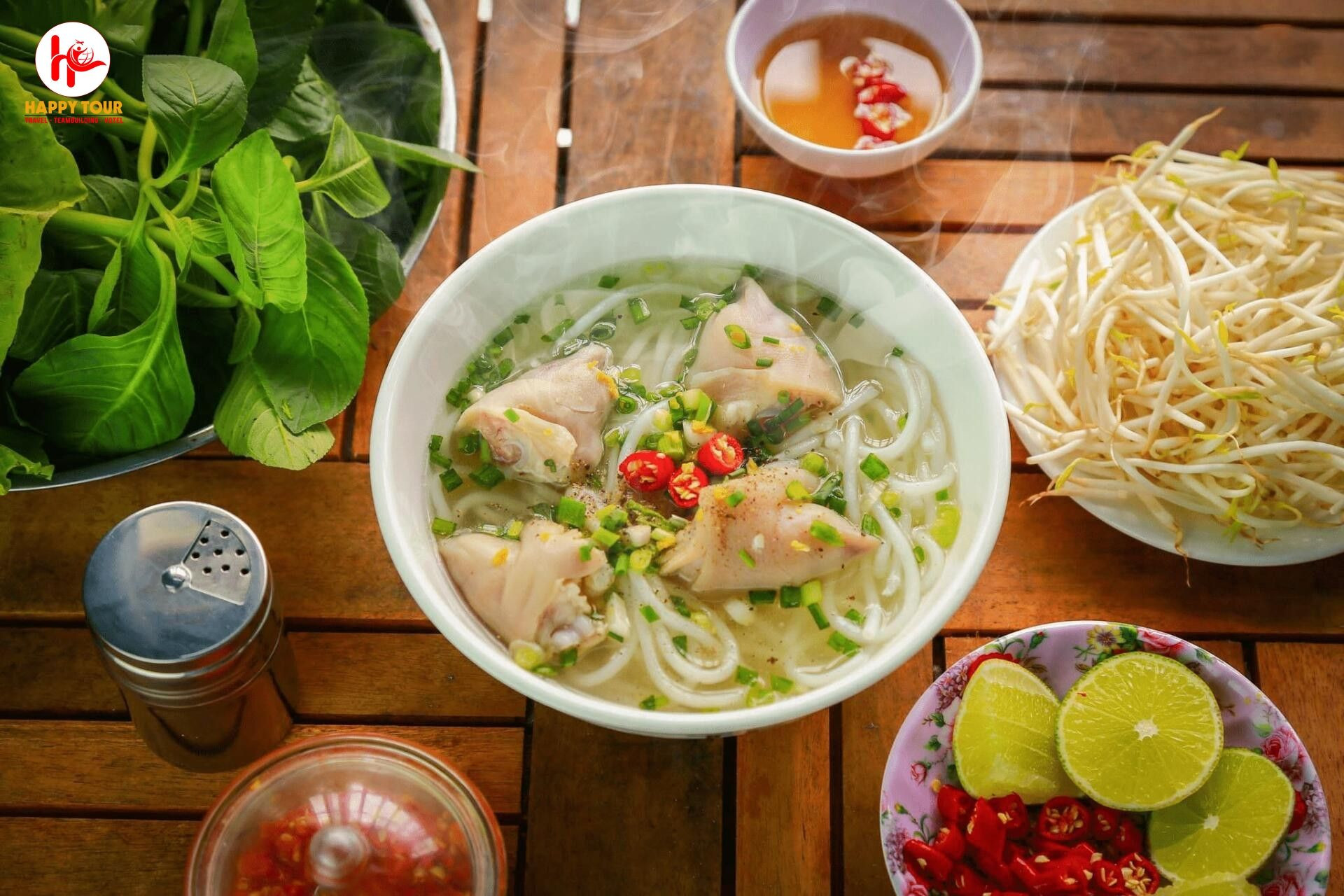 Du Lịch Tây Ninh 1 Ngày: Cẩm Nang Chi Tiết Chinh Phục Núi Bà Đen và Khám Phá Thánh Địa 5 banh canh trang bang tay ninh min 1531 1