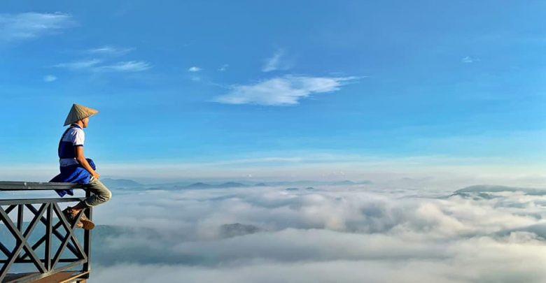 Lớp gỗ thông nhuốm màu thời gian tạo nên vẻ đẹp hoang dại