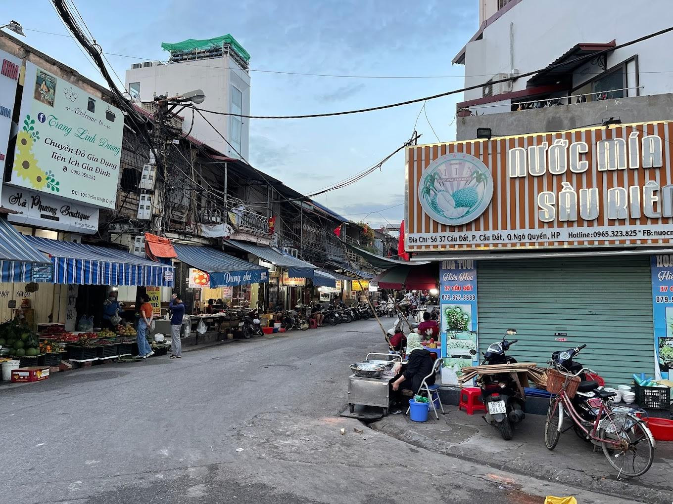 Khu vực ẩm thực sôi động tại Chợ Cố Đạo Hải Phòng