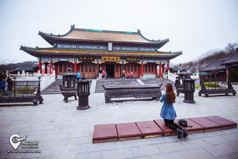 Cẩm Nang Du Lịch Trương Gia Giới (2025): Khám Phá Kỳ Quan "Pandora Trên Trái Đất" 10 Đền Thiên Môn Sơn cổ kính trên đỉnh núi