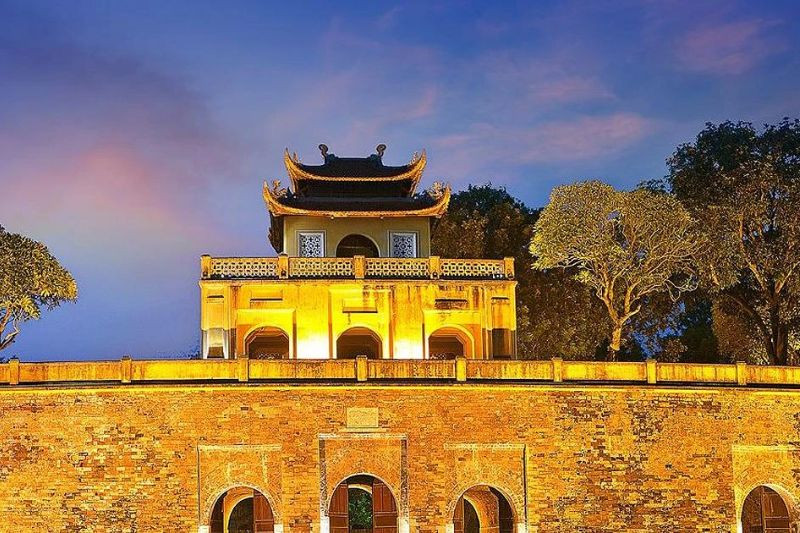 Cửa Đoan Môn của Hoàng Thành Thăng Long về đêm